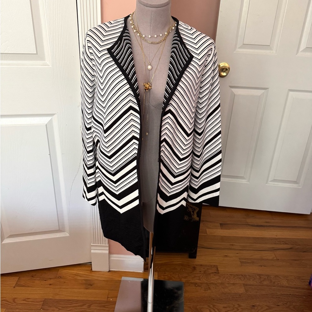 St. John Black and White Cardigan Sweater Sz 8